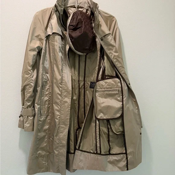 Cole Haan Chic Rain Coat with back bow & hideaway hood. Iridescent beige in XS. - Picture 8 of 13